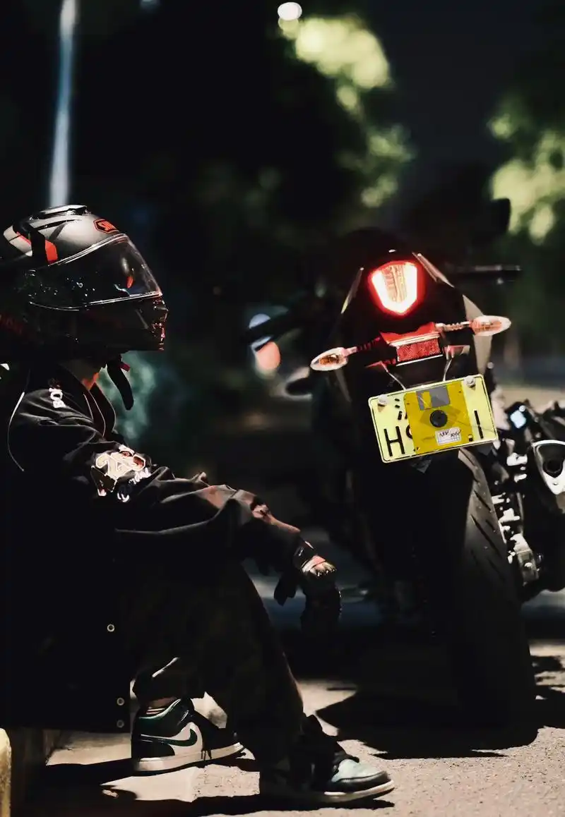 机车壁纸.像旧巷子里的黑猫 自由但没有归宿#享受孤独 #氛围 - 抖音