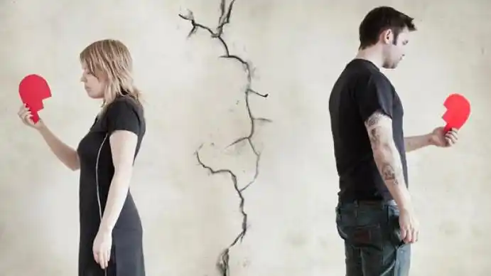 "失恋博物馆"有多心酸?红色嫁衣触人心弦,验孕棒让人落泪