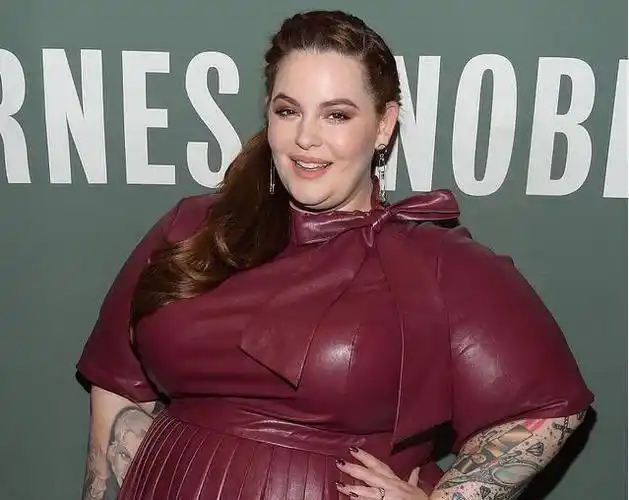 500斤的女模特走t台脱下外套的刹那全场男士都被征服了