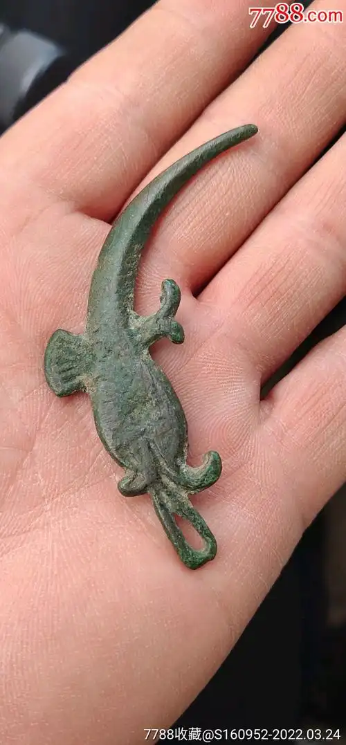 辽金青铜鱼化龙挂件