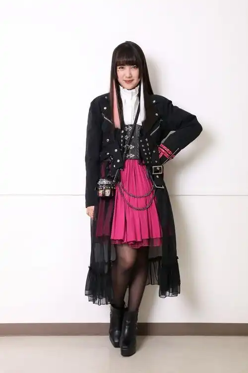 假面骑士极狐贝洛芭演员个人写真过几年才能看到泳装写真集