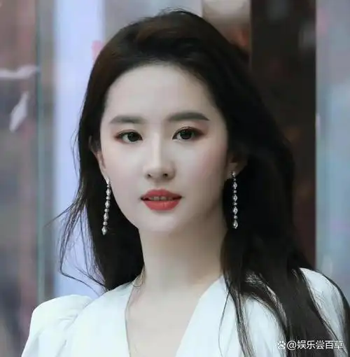 "神仙姐姐"刘亦菲:身价百亿豪车遍地,为何却一直没人迎娶?