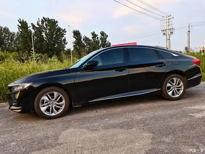 颜值与品质并存雅阁十代豪华黑购车有感