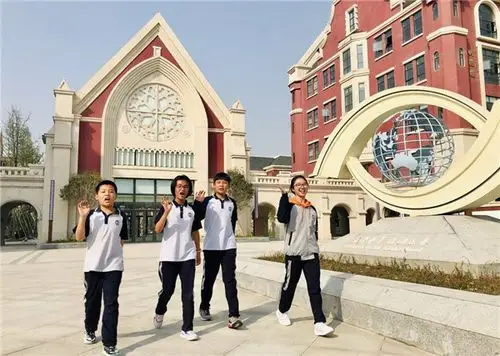 成都市新津区成外学校总校长王春容办一所小而美小而精的学校