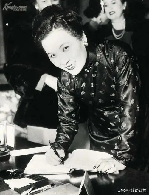 传奇人物宋氏三姐妹,一家出两位第一夫人