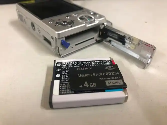 索尼dsc-w80:14年前的时髦相机