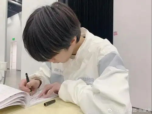 搬|丸子发微博了 在练字