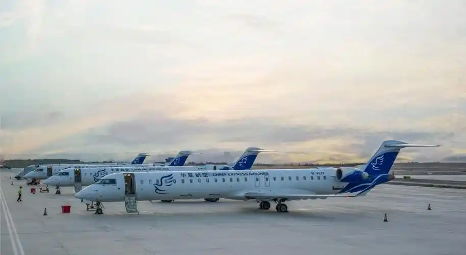 华夏航空crj900机型