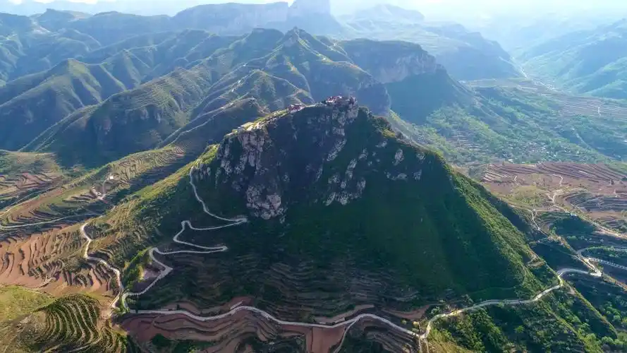 航拍太行山上王硇村