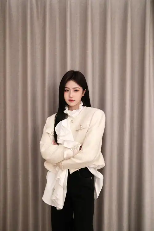 娱乐闪接触 的想法: 白鹿清新俊逸酷到爆,完美中的女神护体,气质优雅