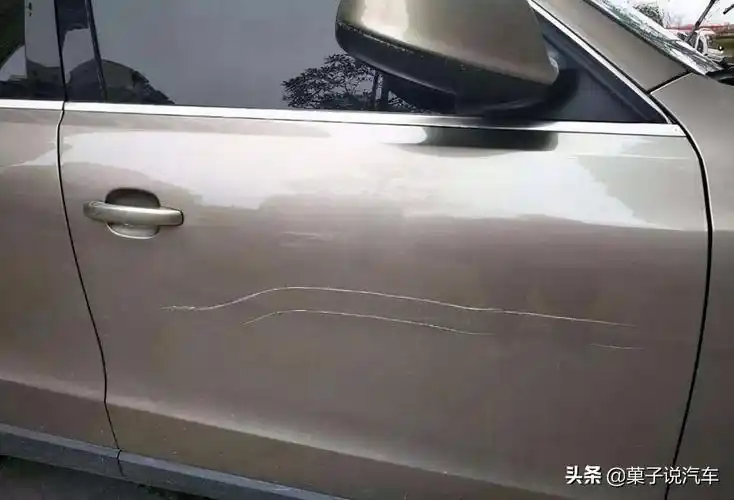 车漆出现划痕,别着急报保险!修车师傅教你几招,既省钱又省时间