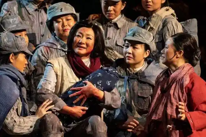 沂蒙红嫂明德英用乳汁救活小八路建国后他成大官如何报恩