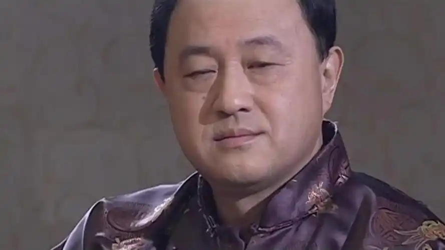 墓道:宋若虚凭着丰富的经验,发现在博物馆里的"编钟"少了一只-影视综