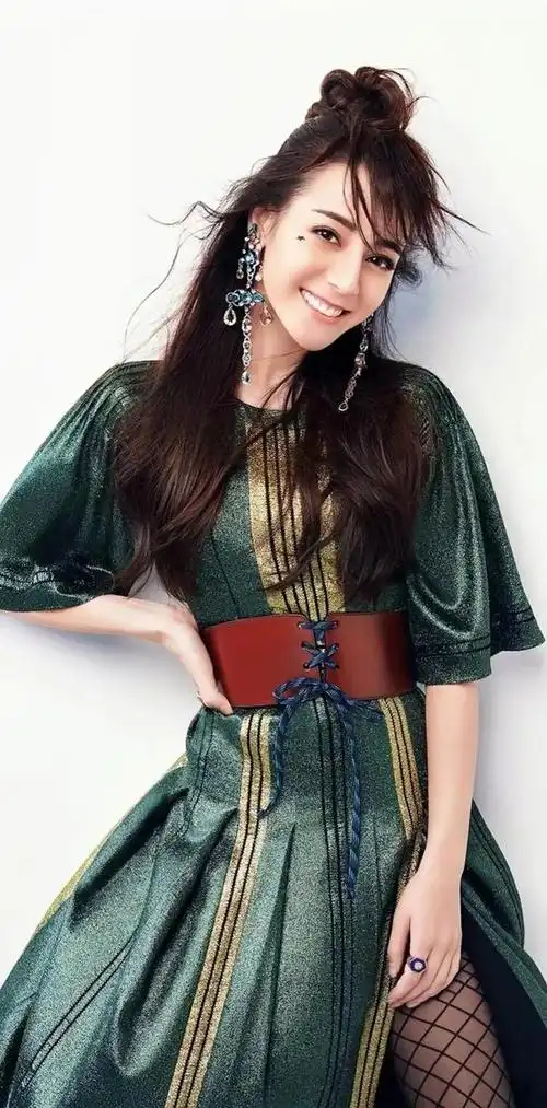 新疆美女迪丽热巴异域风情美丽妖娆