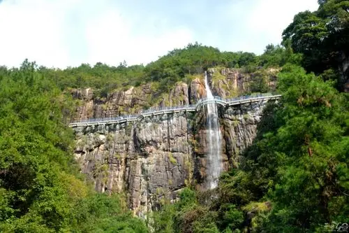 台州天台龙穿峡玻璃栈道