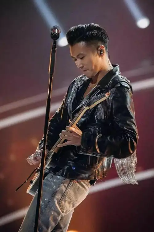 如今才明白,谢霆锋对王菲,不是喜欢,而是深爱