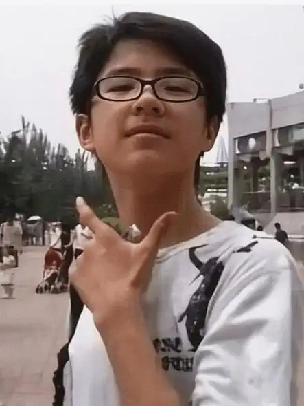 有种整容叫公司包装,9位男星出道对比,蔡徐坤这是换头