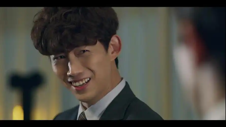 玉泽演在文森佐里比他的演技更出戏的是他的牙