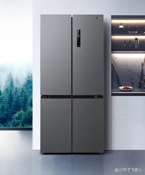 美的四开门冰箱以其一流的实力在电冰箱市场中崭露头角,其宽敞又合理