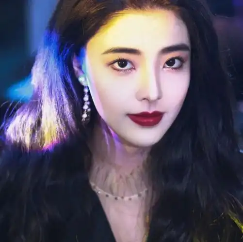 复古港风女生头像