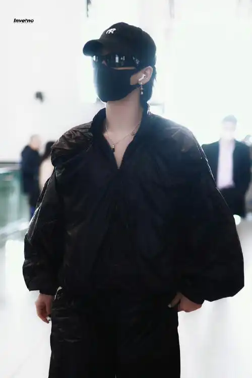 周震南今天机场路透  好久不见!