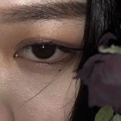 白灏宇女生头像部位眼睛伤感