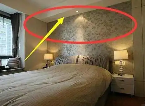 卧室床切记万万不要这样摆放,横梁压顶就难以发财了