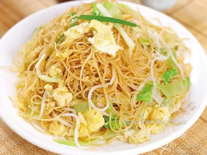 鸡蛋肉丝炒米粉图片