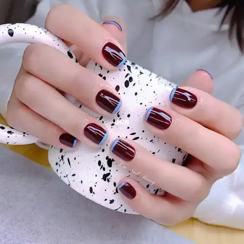 巧克力色显白法式美甲