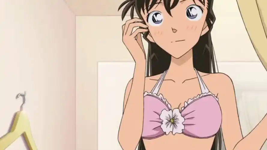 品一品小兰穿过的泳装,一件比一件好看,你更喜欢哪个_名侦探柯南_度假