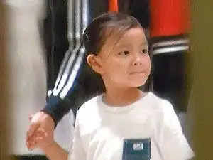 【看脸日报11.15】baby儿子小海绵正面照曝光,真是迷你版黄晓明