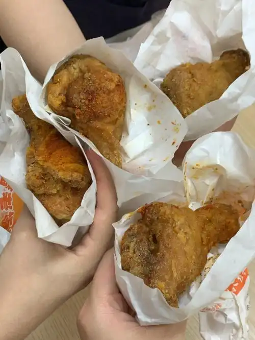 爆汁大炸鸡吃一个还想吃第二个