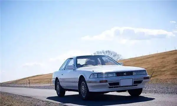 80年代的一款豪华gt跑车丰田soarer