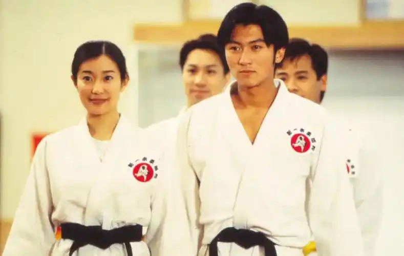 tvb重播挞出爱火花谢霆锋主演的第一部电视剧你看过吗