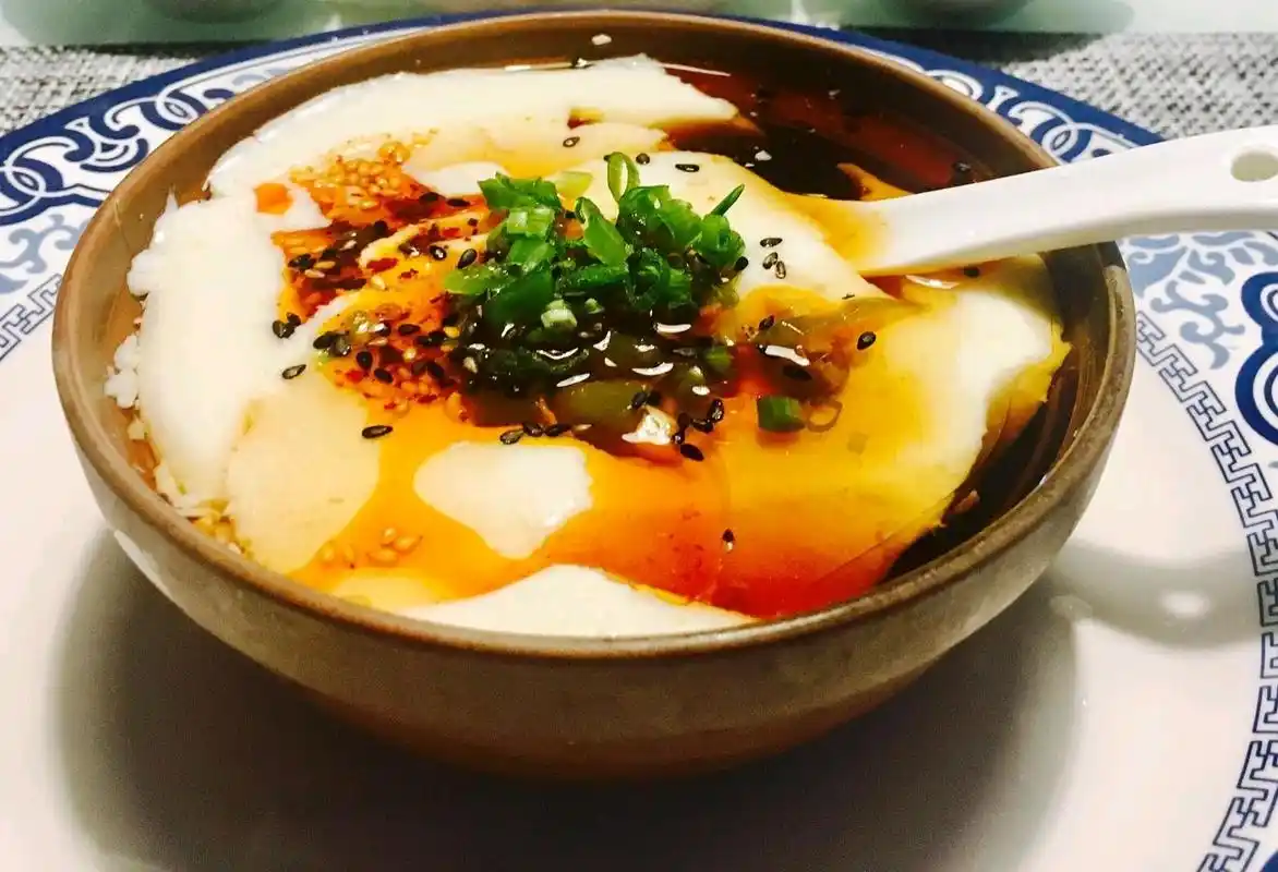你们经常喜欢吃的豆腐脑原来做法这么简单,你是不是还不会?