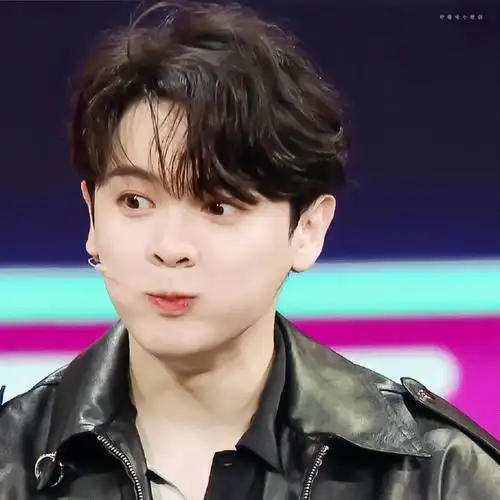 尤长靖超话95#尤长靖有饭你是真吃啊#可爱小95包好想戳戳@尤长靖