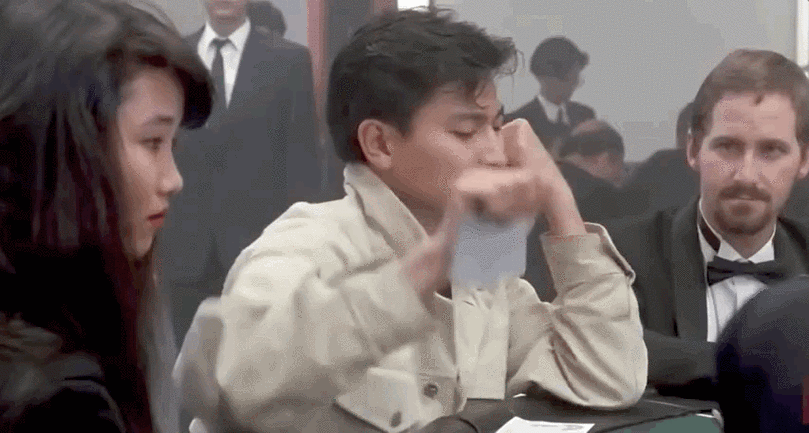 31年前,他在《赌侠》里饰演的小刀仔,一度成了香港古惑仔的模仿对象.