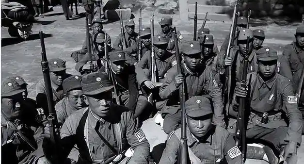 52年志愿军师长回国带回一个女军医竟是副师长失联八年的女友