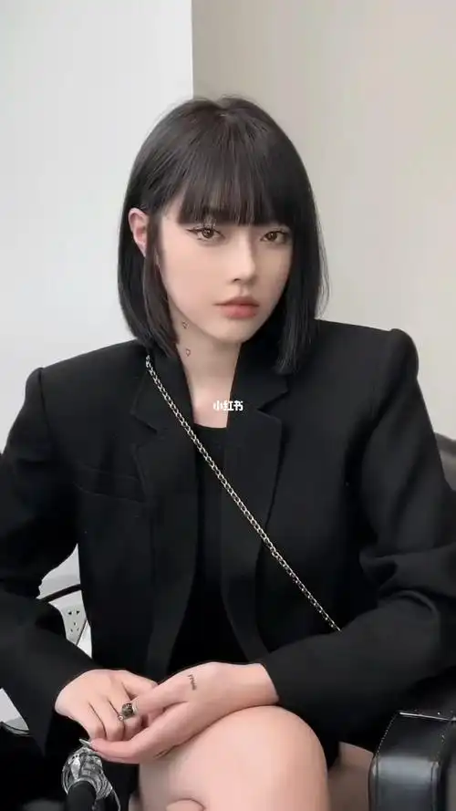 lisa同款发型下手了|一刀切短发(^ν