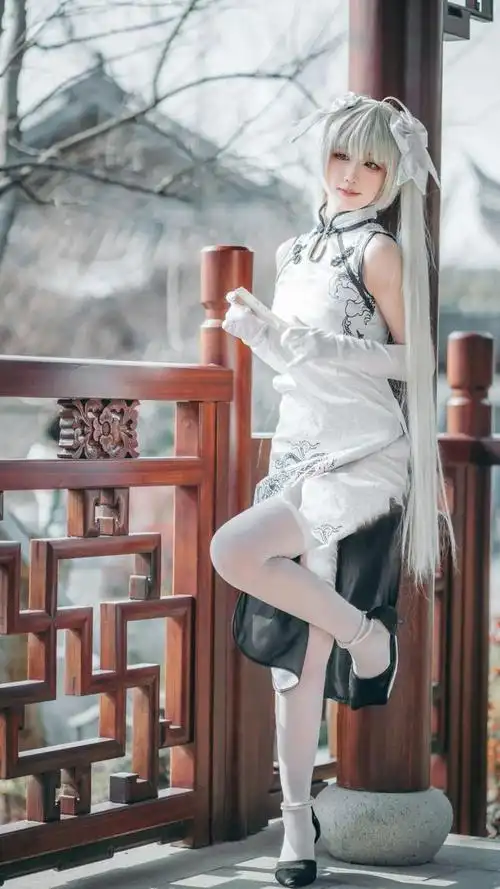 旗袍穹妹成了山水走廊里遗世的美人婀娜多姿缘之空穹妹cos