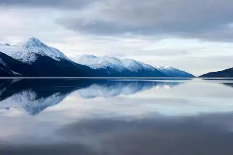 平静的水域云jpg格式图片下载_熊猫办公