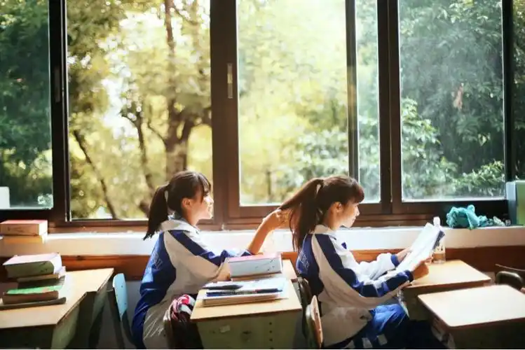 中学时代 中学生时代教室里的唯美图片