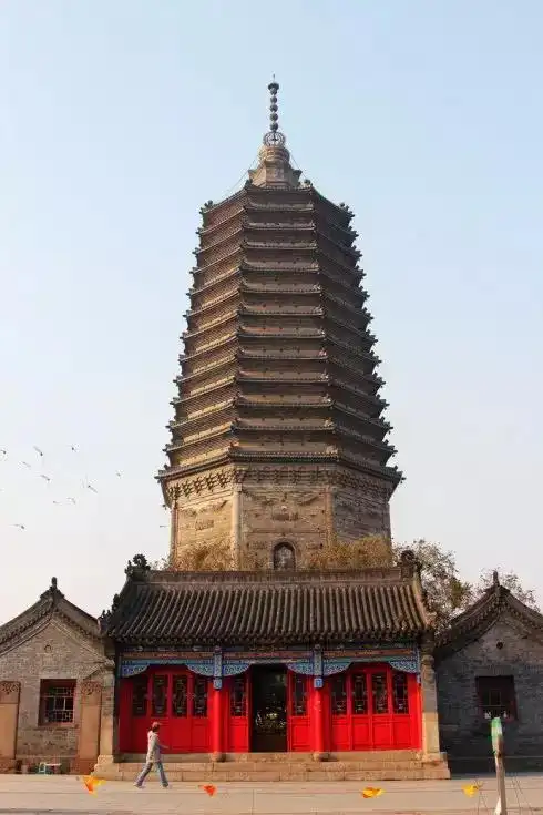 辽道宗清宁三年(1057),广济寺塔:锦州市大广济寺院内,高57米,八角十三