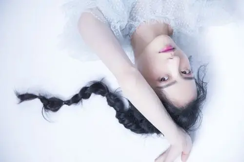 张芷溪夏日清新写真 演绎高级版"仙甜可人"