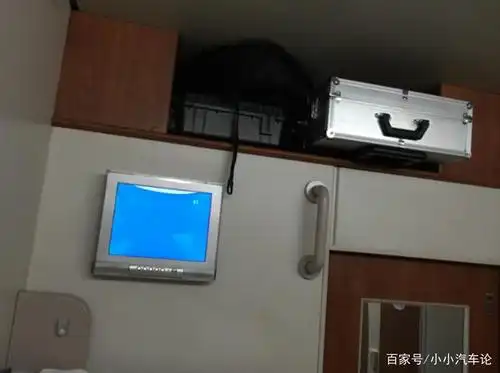 高级软卧和软卧的区别是什么?高级软卧主要出现在哪种列车上?