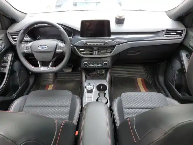 福特福克斯2020款15t自动4门5座三厢车stline国Ⅵ