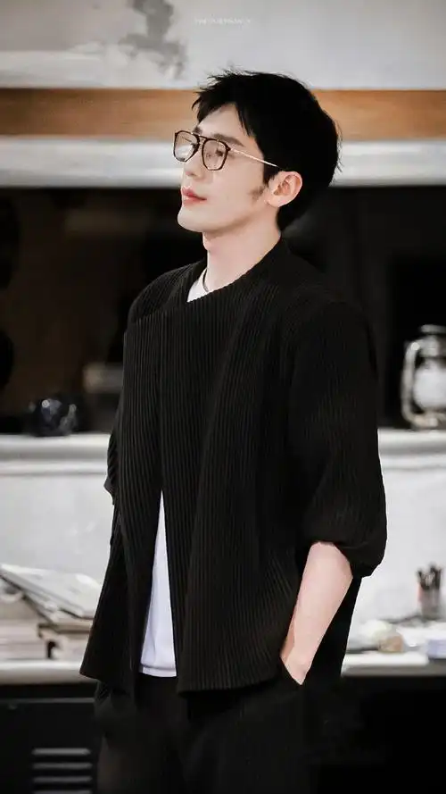 白宇超话05壁纸壁#白宇开始推理吧