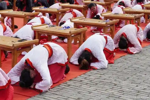 本文将详细介绍这一礼仪形式的起源,发展和具体实施方式,帮助读者更好