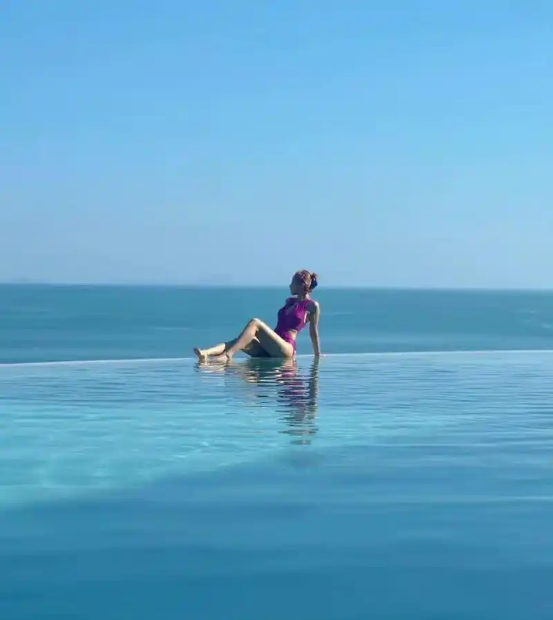 网友:程潇最新发的泳衣照,身材好美好辣. #搞笑趣味图