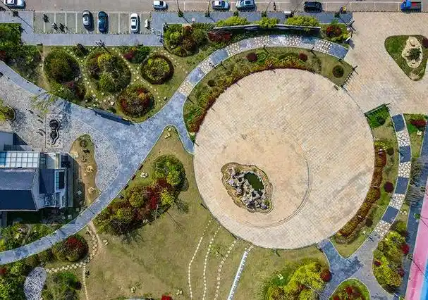 "口袋公园"扮靓乡村.